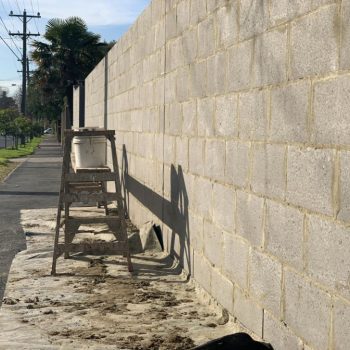 A block wall being laid by a bricklayer from Brisbane Pro Bricklayers