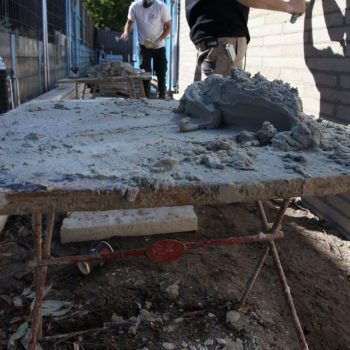 Photo of a bricklaying laying a retaining wall New Farm, Brisbane